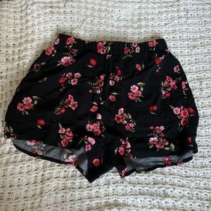 🌸H&M Floral Shorts🌸